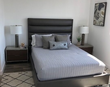 3946 S. Budlong Avenue - Photo Thumbnail 9