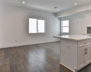 3946 S. Budlong Avenue - Photo Thumbnail 23