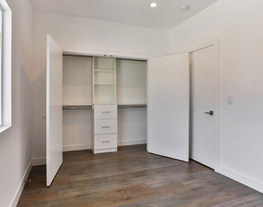 3946 S. Budlong Avenue - Photo Thumbnail 31