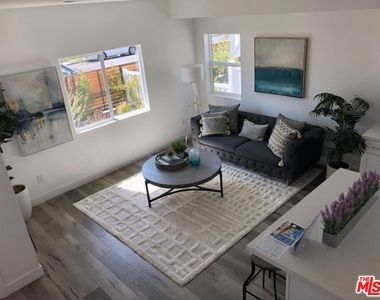 3946 S. Budlong Avenue - Photo Thumbnail 5