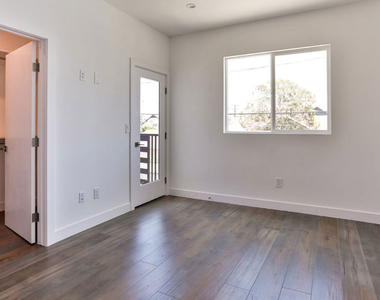 3946 S. Budlong Avenue - Photo Thumbnail 1