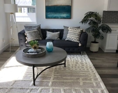 3946 S. Budlong Avenue - Photo Thumbnail 7