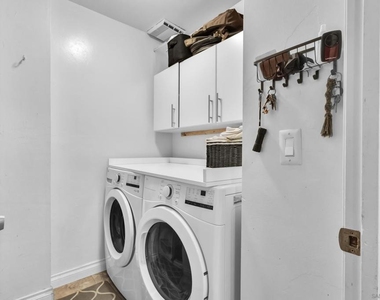 8263 Camino Del Oro - Photo Thumbnail 21