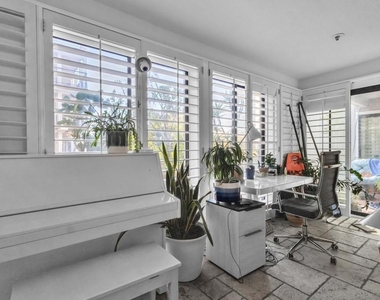 8263 Camino Del Oro - Photo Thumbnail 15