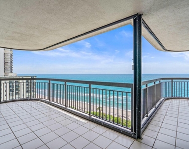 5380 N Ocean Drive - Photo Thumbnail 4