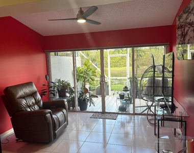 7275 Summer Tree Drive - Photo Thumbnail 10