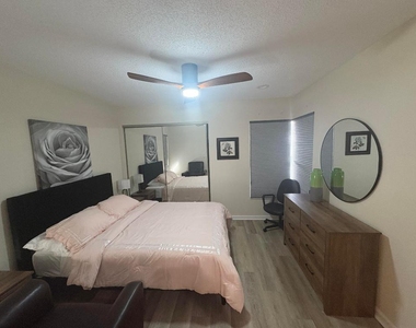 7275 Summer Tree Drive - Photo Thumbnail 12