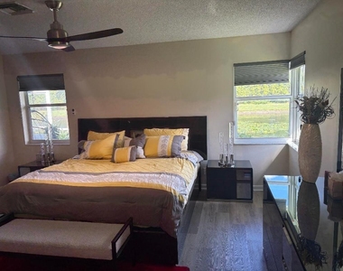 7275 Summer Tree Drive - Photo Thumbnail 18
