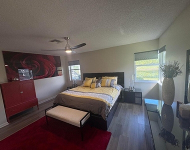 7275 Summer Tree Drive - Photo Thumbnail 19