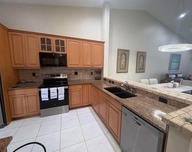 7275 Summer Tree Drive - Photo Thumbnail 5