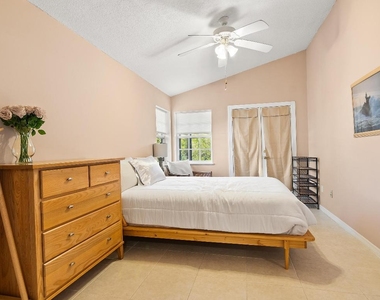 922 Jackson Way - Photo Thumbnail 22
