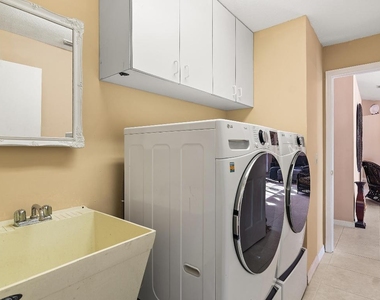922 Jackson Way - Photo Thumbnail 24