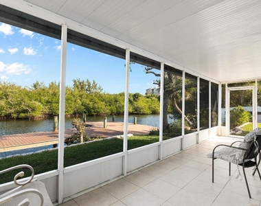 922 Jackson Way - Photo Thumbnail 4