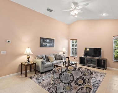 922 Jackson Way - Photo Thumbnail 11