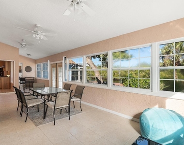 922 Jackson Way - Photo Thumbnail 17