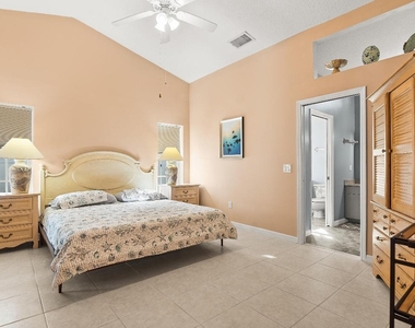 922 Jackson Way - Photo Thumbnail 18
