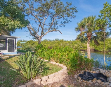 922 Jackson Way - Photo Thumbnail 3
