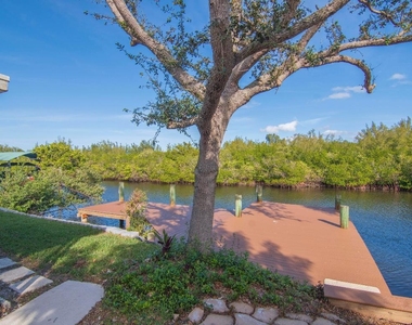 922 Jackson Way - Photo Thumbnail 1