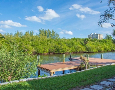 922 Jackson Way - Photo Thumbnail 2