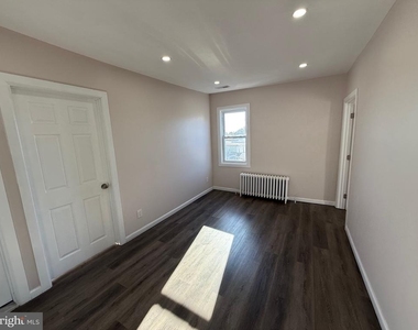 2537 E Auburn Street - Photo Thumbnail 9