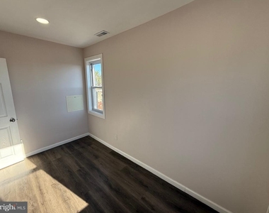 2537 E Auburn Street - Photo Thumbnail 11