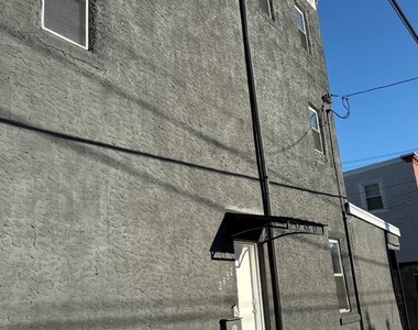 2537 E Auburn Street - Photo Thumbnail 2