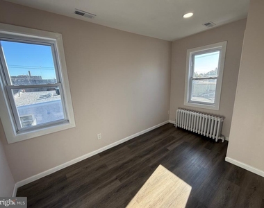 2537 E Auburn Street - Photo Thumbnail 10