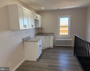 2537 E Auburn Street - Photo Thumbnail 3