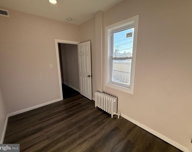 2537 E Auburn Street - Photo Thumbnail 8