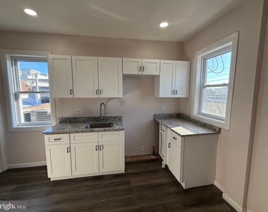 2537 E Auburn Street - Photo Thumbnail 4