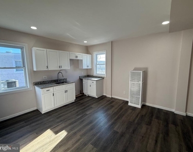 2537 E Auburn Street - Photo Thumbnail 6