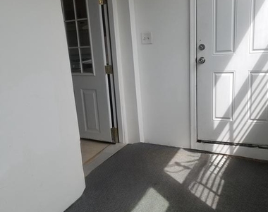805 Brooks Lane - Photo Thumbnail 7