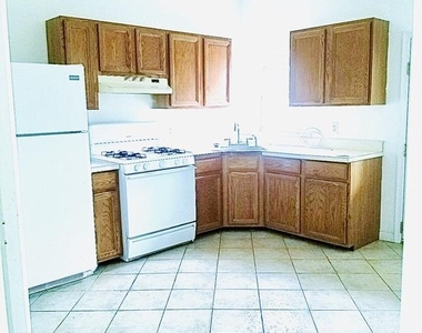 805 Brooks Lane - Photo Thumbnail 4