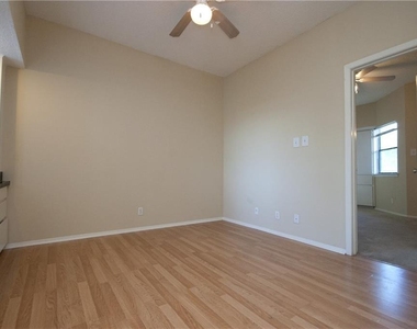 2818 Nueces St - Photo Thumbnail 2