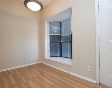 2818 Nueces St - Photo Thumbnail 4