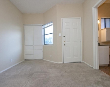 2818 Nueces St - Photo Thumbnail 3