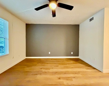 4504 Speedway Ave - Photo Thumbnail 11