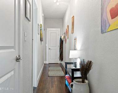 909 Cedar Street - Photo Thumbnail 5