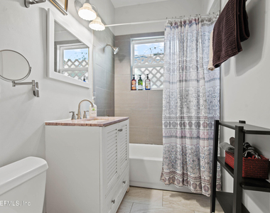 909 Cedar Street - Photo Thumbnail 7