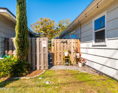 909 Cedar Street - Photo Thumbnail 9