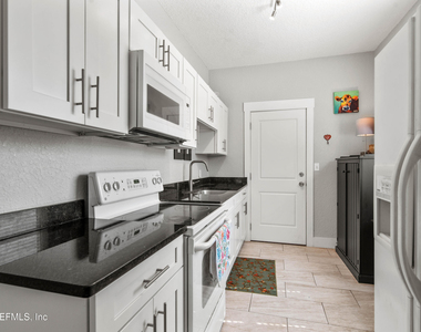 909 Cedar Street - Photo Thumbnail 2