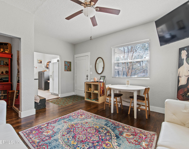 909 Cedar Street - Photo Thumbnail 3