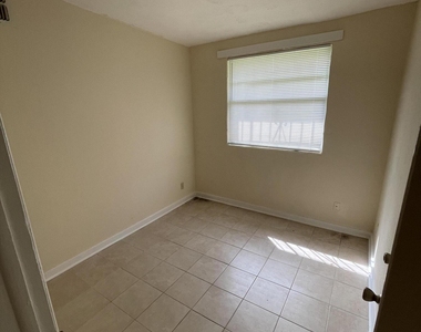 2171 W 40th Street - Photo Thumbnail 4
