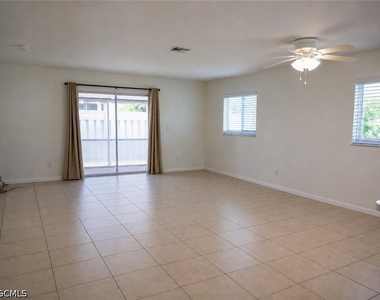 1623 Sw Santa Barbara Place - Photo Thumbnail 1