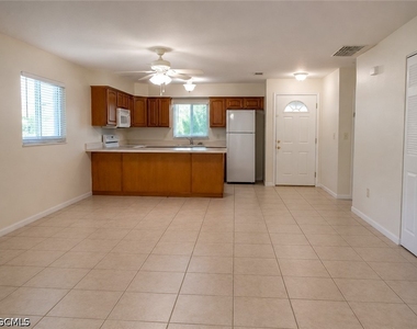1623 Sw Santa Barbara Place - Photo Thumbnail 4
