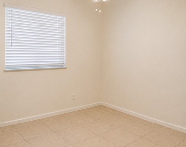 1623 Sw Santa Barbara Place - Photo Thumbnail 9