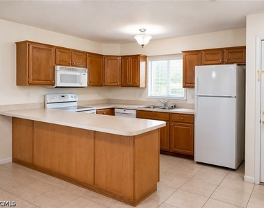 1623 Sw Santa Barbara Place - Photo Thumbnail 2