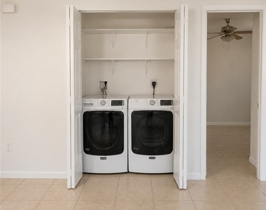1623 Sw Santa Barbara Place - Photo Thumbnail 8