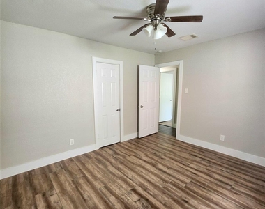 9110 Kentshire Drive - Photo Thumbnail 12