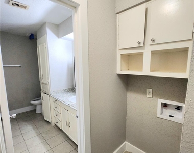 9110 Kentshire Drive - Photo Thumbnail 7